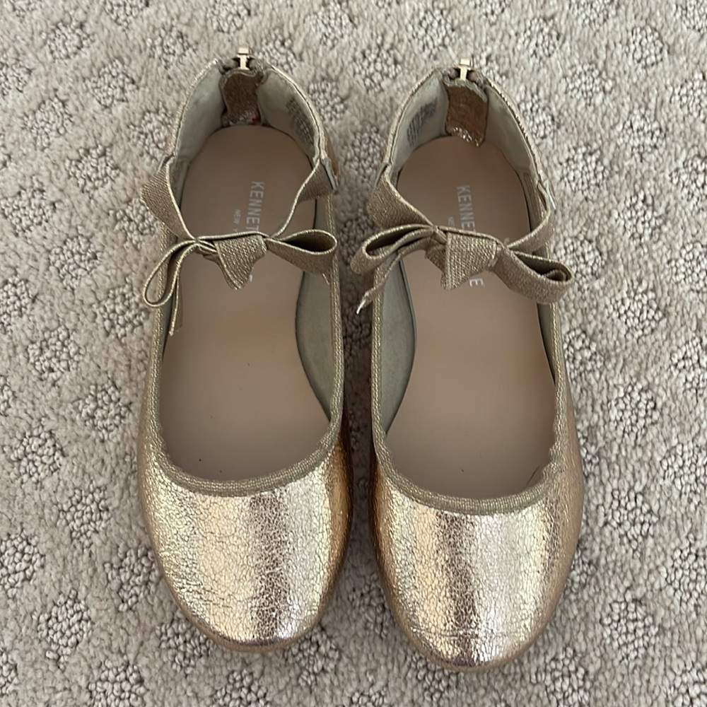 Kenneth Cole Little Girl Dress Shoes. Rose Metallic. Size 12.